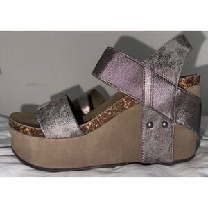 Crown Vintage Wedge Sandals Womens 7M Metallic Taupe Platform Comfort Shoes